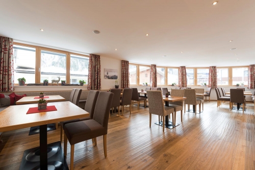 Start the day well: In the new breakfast room in St. Anton am Arlberg