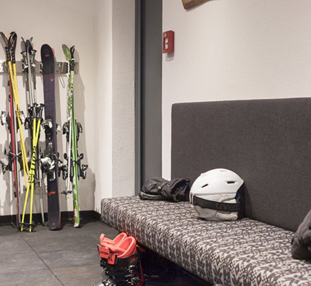 Moderner Skikeller mit Skischuhheizung sorgt für Komfort im Apart Alpenleben in St. Anton am Arlberg.